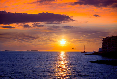 Ibiza San Antonio Abad de Portmany puesta de sol en las Islas Baleares de España