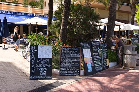 English breakfast and British food promoted by Mel's Bar Santa Eularia